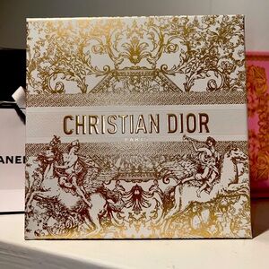 DIOR | DIOR Gift Box 🎁🎀